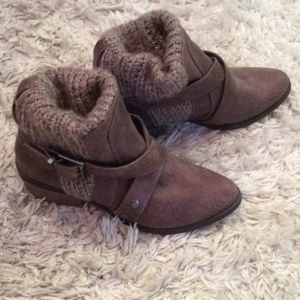 Not Rated VERY CUTE boots 7.5